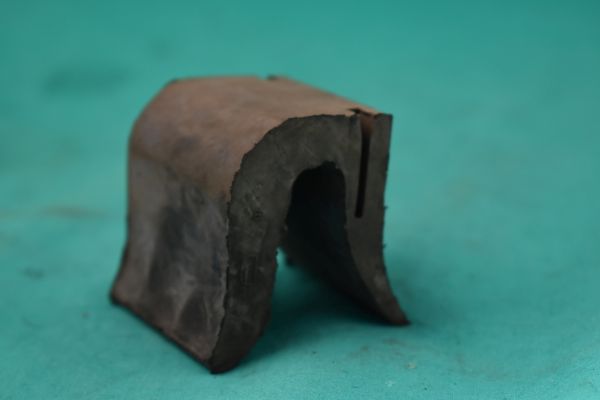 Gummiauflage Hardtop vorne rechts im Kofferaum Fiat X1/9
