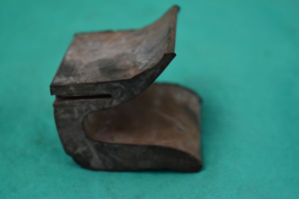 Gummiauflage Hardtop vorne links im Kofferraum Fiat X1/9