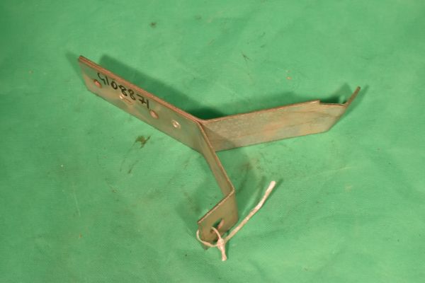 Stoßstangenhalter 850 N vorne rechts