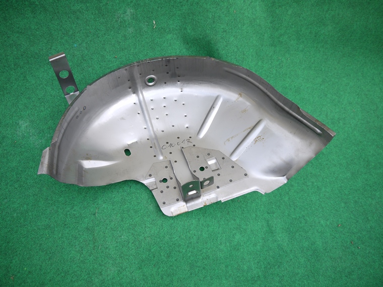 innerer Radkasten vorne, links, Fiat 126
