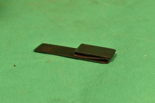 Haltefeder Seitenverkleidung Combi hinten