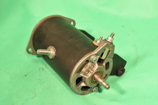 Lichtmaschine 1100 103, 124N im Austausch